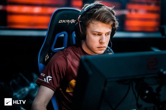 Into the Breach 在签约一个月后将 BOROS 放在板凳上