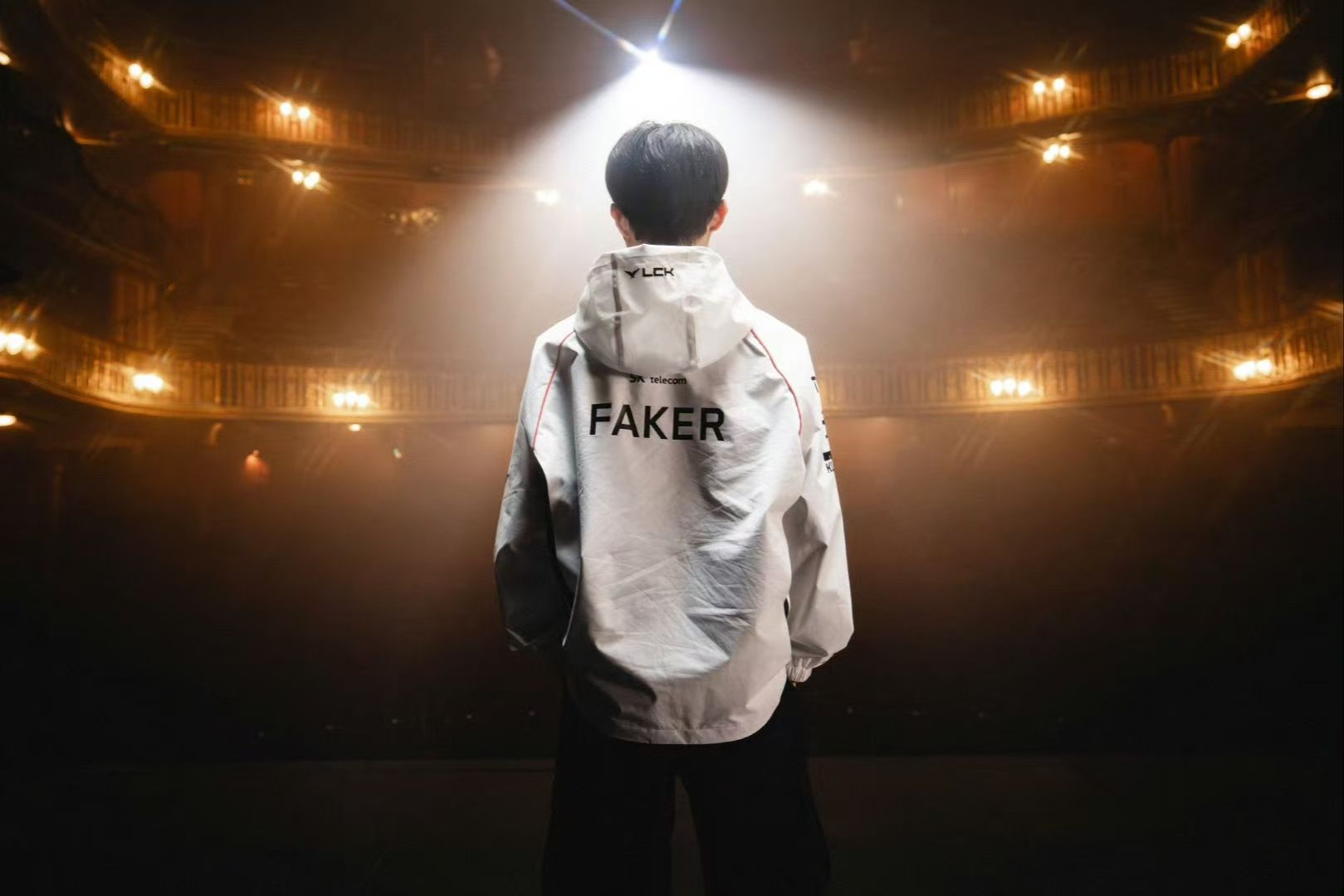 FPX赛后群访 Lwx：霞洛出场是因为那个装备加强了 比较全面