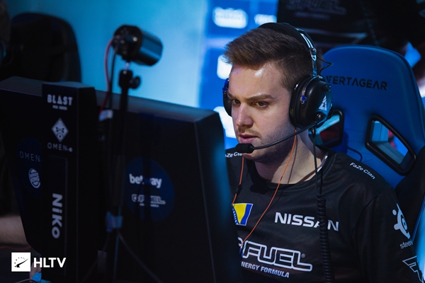 Tian 在 LPL 中三次获得亚军，与 Top Esports 一起。你如何评价 Tian 在 Top Esports 中的表现？